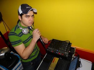 DJ Osvaldo agitando às quintas no Rei da Picanha em Delran e aos sábados no Bamboo Bar (Philly)