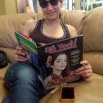 Sonia Franco lendo o nosso magazine