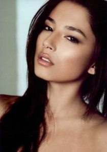 Jessica Gomes close -up