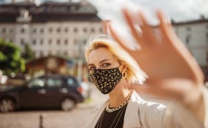 Outdoor fashion, lifestyle portrait of elegant woman wearing tre