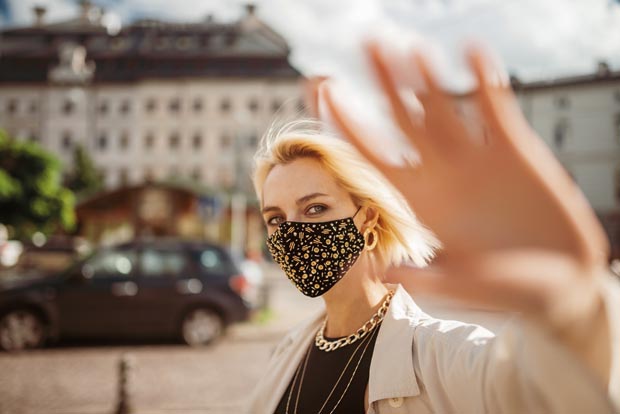 Outdoor fashion, lifestyle portrait of elegant woman wearing tre