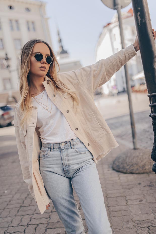 Fashion girl posing in the street